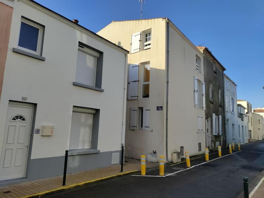 Le Cosy T2 Hypercentre ! Parking Inclus Et La Plage A 2 Min ! 莱萨布勒-多洛讷 外观 照片
